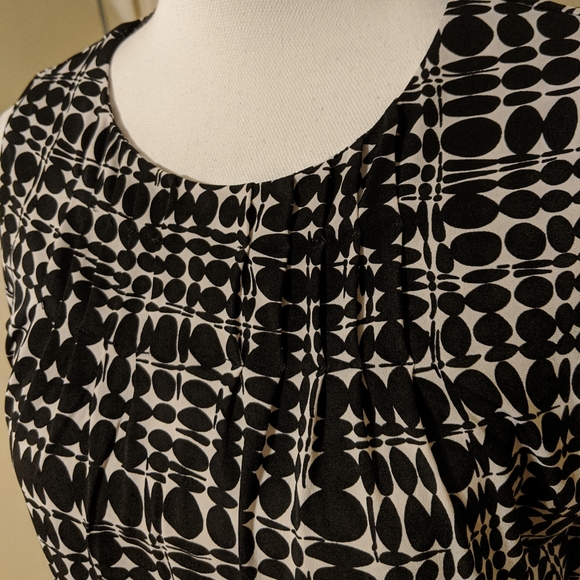 Calvin Klein size Medium sleeveless top - Picture 3 of 6